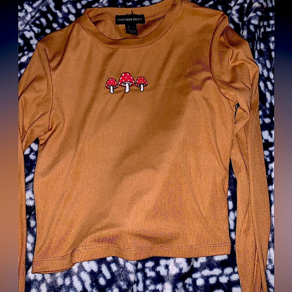size small teen long sleeved mushroom top!